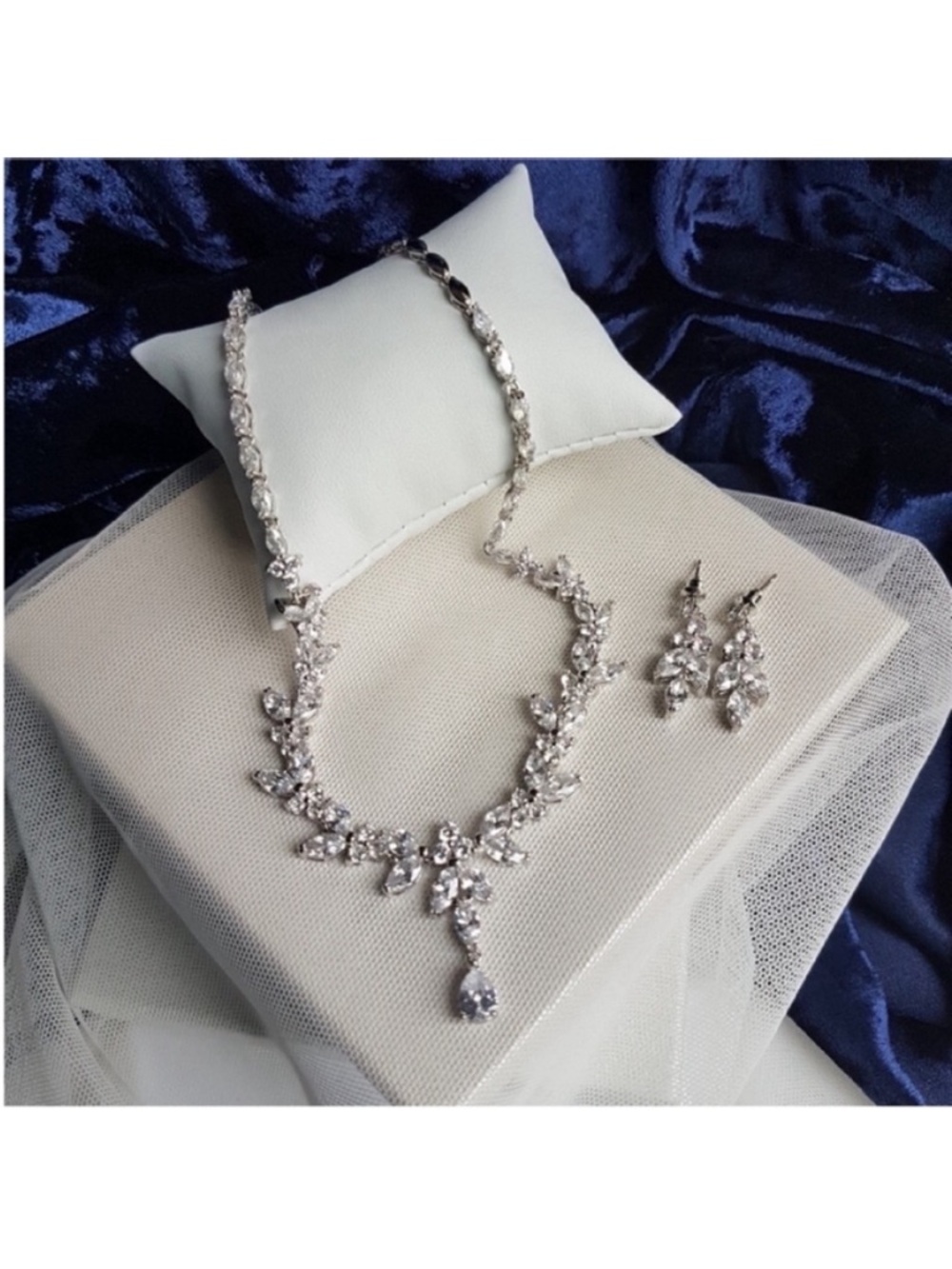 Swarovski Elements Platinum Marquis Teardrop Leaf Necklace & Earrings SET - Picture 8 of 16